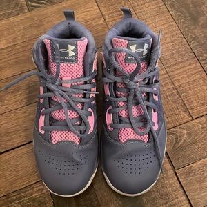 Under armor mid top sneakers. Girls size 3Y. GUC lots of life left